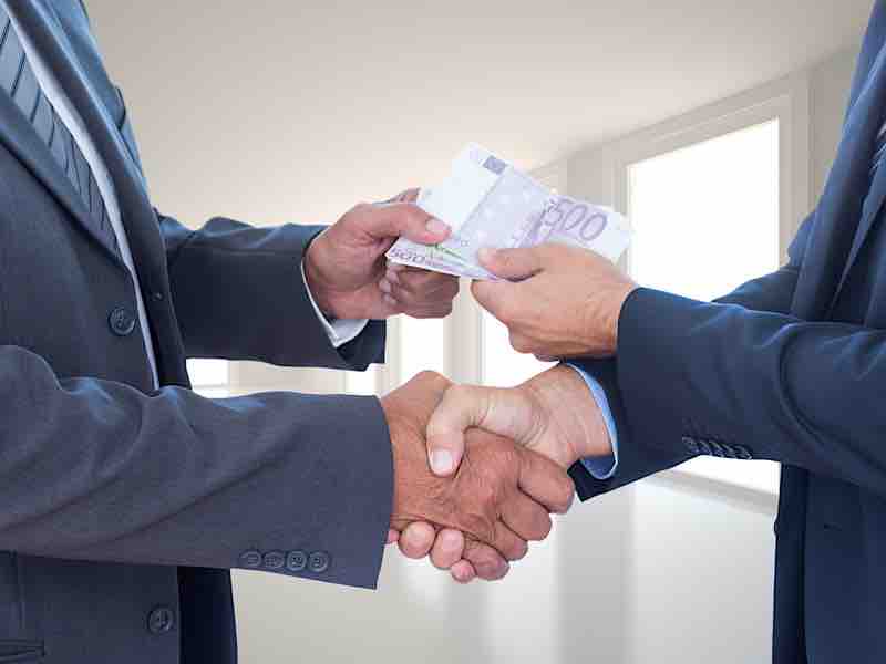 Împrumuturi în cadrul societății însăși: Asistență financiară
